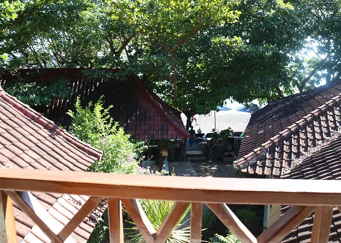 Blue Star Bungalows&Cafe