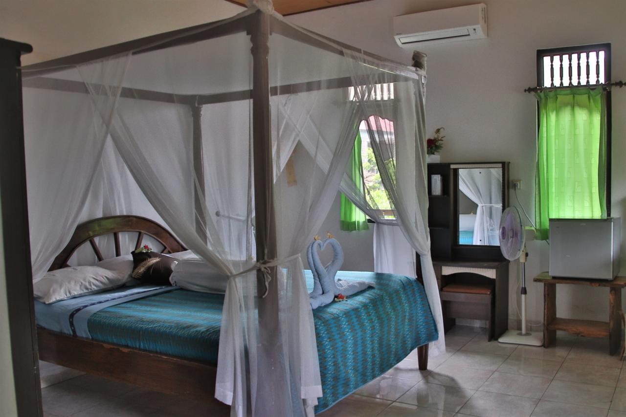 Lodge Blue Star Bungalows&cafe Amed